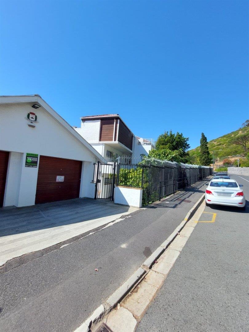 To Let 1 Bedroom Property for Rent in Sea Point Western Cape